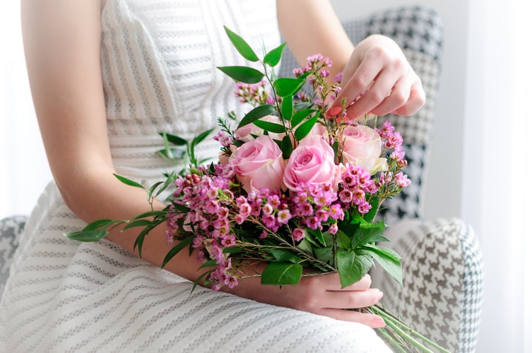 Know The Advantages of Flower Delivery benefits of buying flowers online